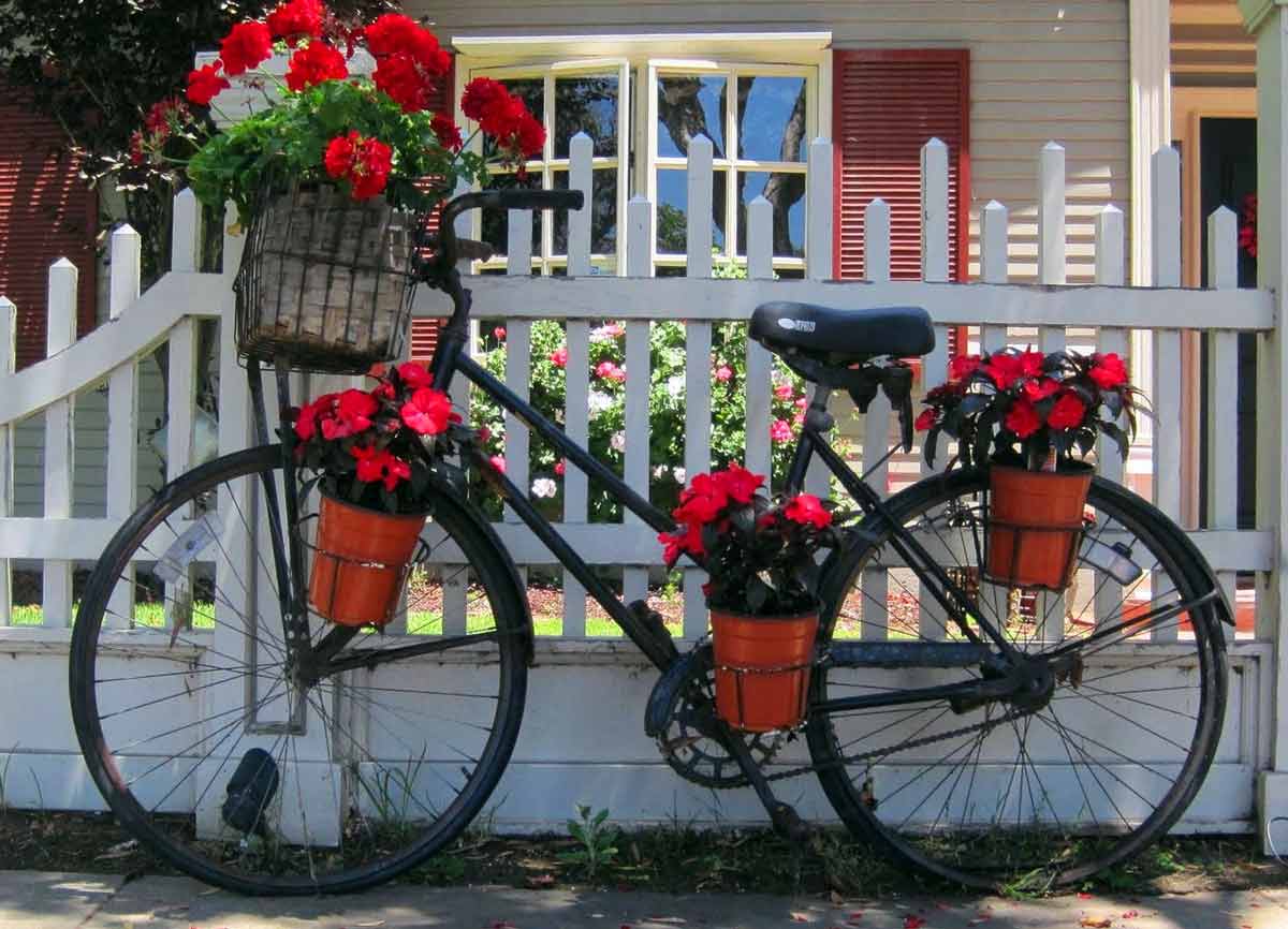 Велосипед В Декоре Сада