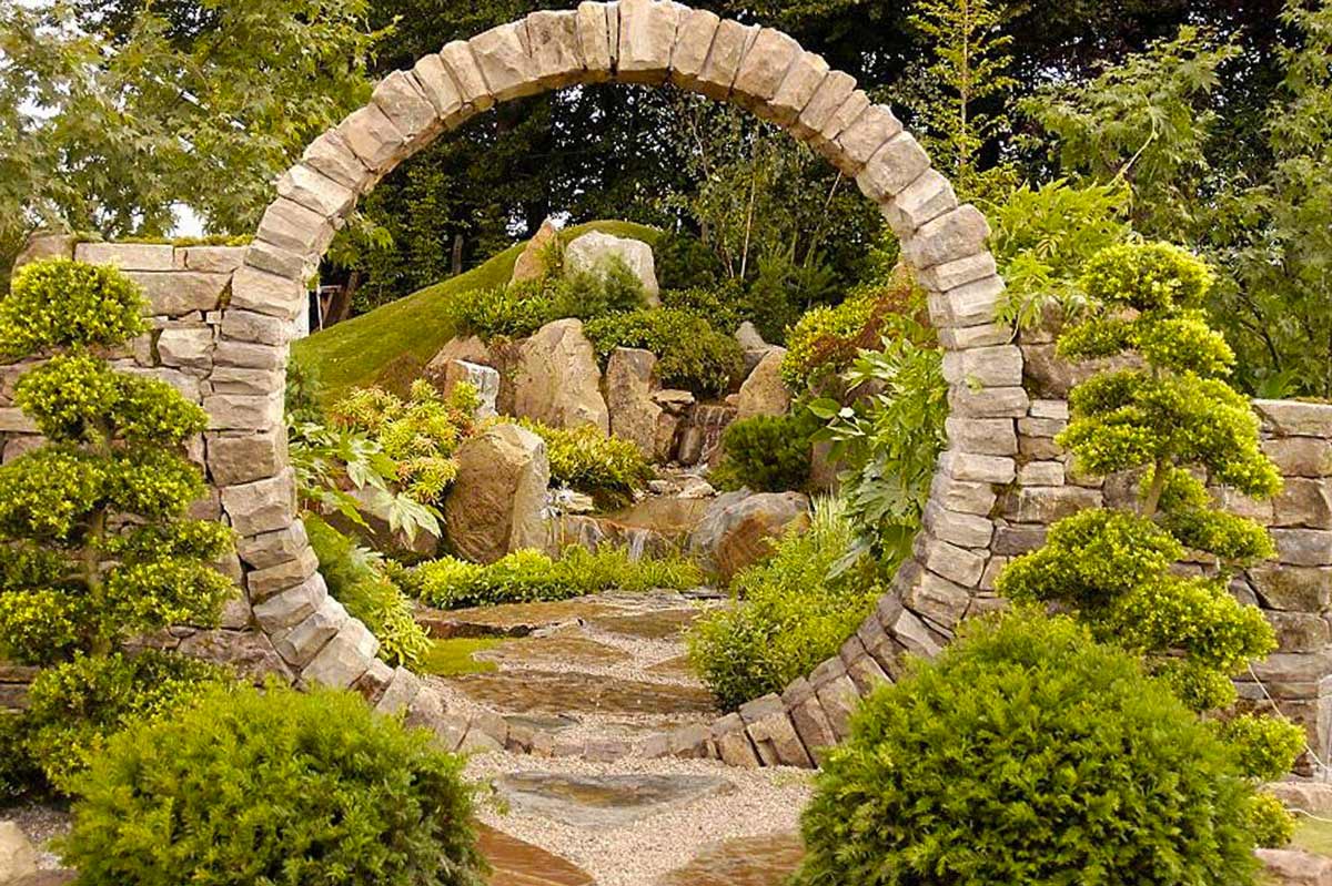 Садовые арки из декоративного камня